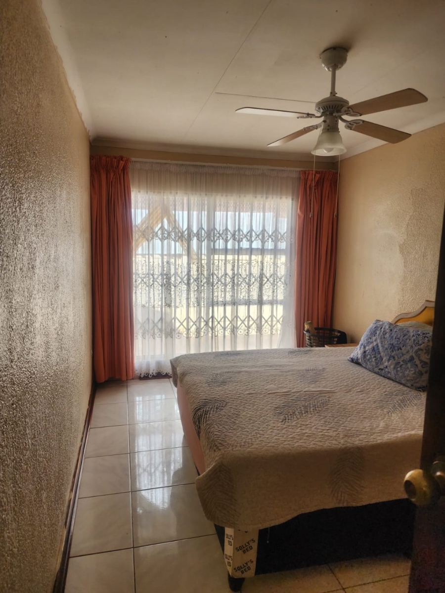 6 Bedroom Property for Sale in Manzil Park North West